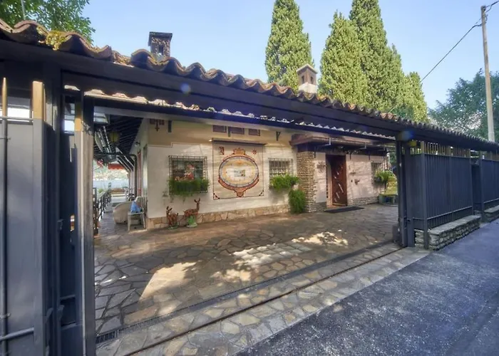 Meridiana-luxury Lakeside Oasis On فيلة