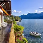 Meridiana-luxury Lakeside Oasis On Villa *