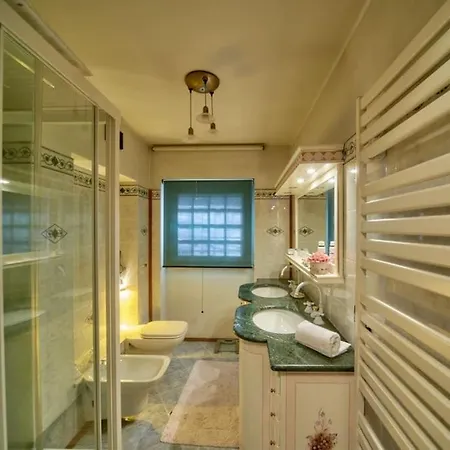 别墅 Meridiana-luxury Lakeside Oasis On 列尔纳