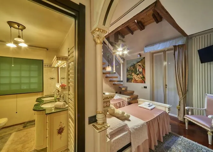 Meridiana-luxury Lakeside Oasis On Vila